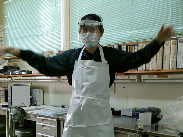 「エプロンは正しく着用！」