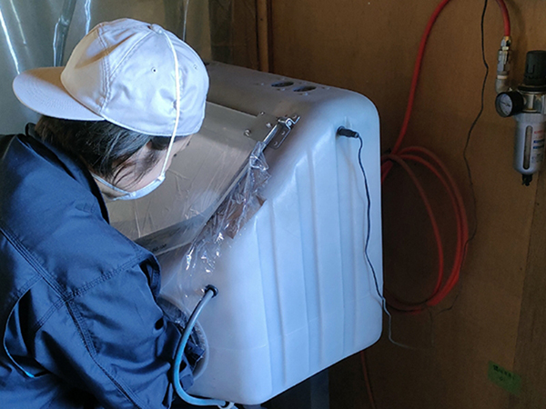 部品を取り外すところ。